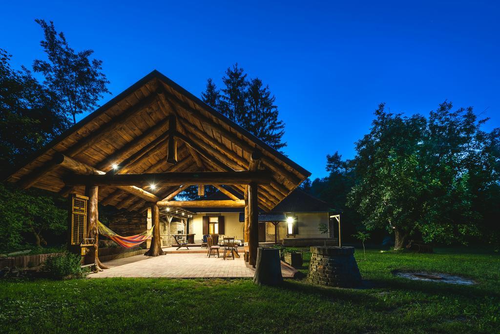 Almási réti erdészlak Villa Alsomocsolad Esterno foto